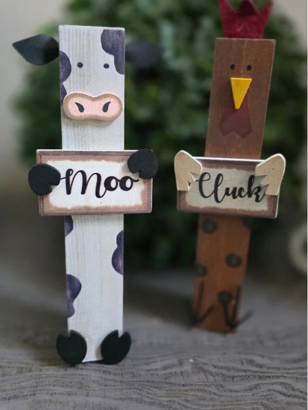 Wood cow and chicken free standing